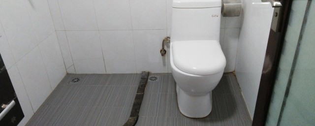 卫生间下水道堵着气怎么办(卫生间下水道像是有气堵着)