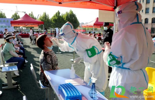 为什么新疆新增新冠病例均与三村工厂有关(新疆有多少新冠病人)