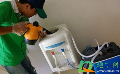 饮水机的水烧了十次还能喝吗(饮水机反复烧水能喝吗)