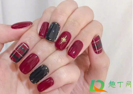 圣诞做什么美甲好看2020(2020最流行的美甲造型)