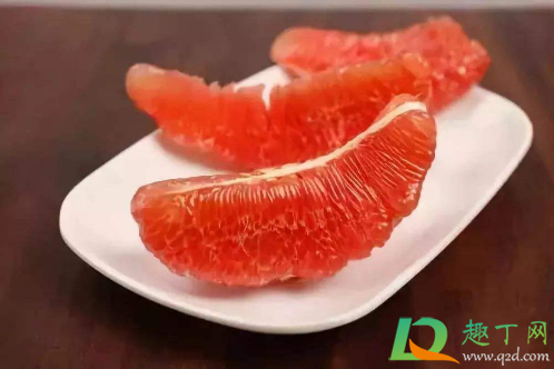 柚子皮发霉了果肉没事还能吃吗(柚子皮发霉了还能吃吗没发霉地方)