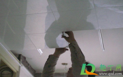 扣板墙顶怎么清洗(怎么擦房顶的扣板)