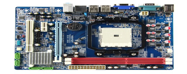 清理主板灰尘方法 用吹风机和小刷子