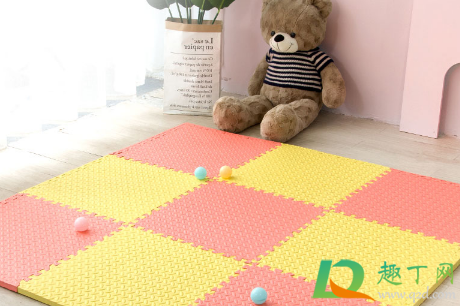 铺了泡沫地垫楼下还能听见吗(楼房铺泡沫地垫能隔音吗)