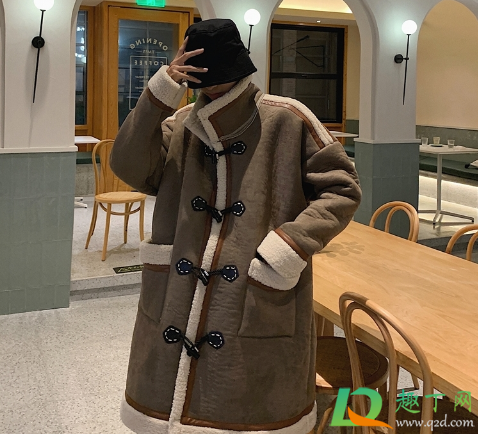 麂皮绒大衣保暖吗(麂皮绒大衣是什么材质)