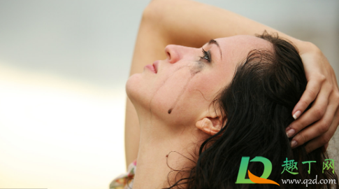 晚上哭的早晨如何消肿(晚上哭的早晨如何消肿简单)