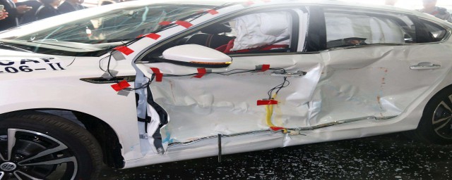 汽车门侧横梁变形修复的方法(汽车门下横梁凹陷修复)