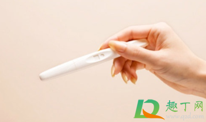 验孕棒可以喝水后测吗(喝完水再用验孕棒测有用吗)