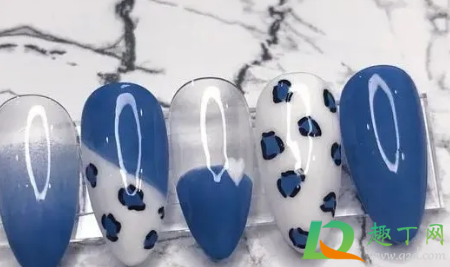 圣诞做什么美甲好看2020(2020最流行的美甲造型)