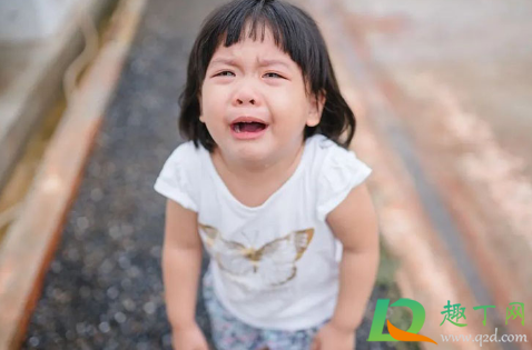 眼睛哭肿了能睡觉吗(眼睛哭肿了睡觉能好吗)