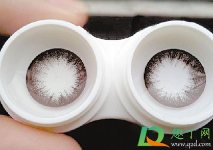 美瞳戴上雾蒙蒙怎么回事(美瞳戴上去雾蒙蒙的怎么回事)