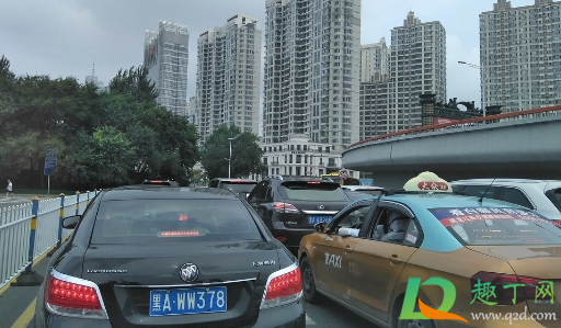 2021春节前一天回家高速堵车严重吗(2021年五一前一天高速堵车吗)