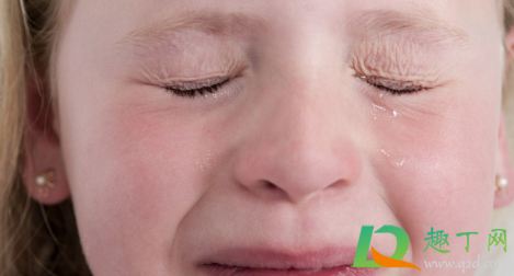 晚上哭的早晨如何消肿(晚上哭的早晨如何消肿简单)