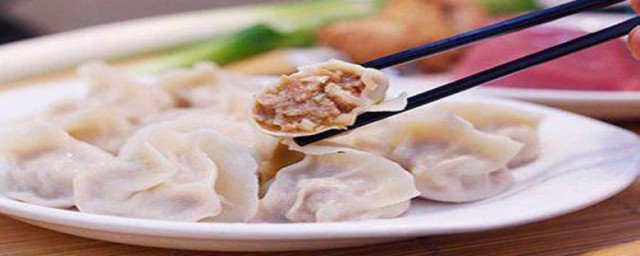 牛肉馅饺子调馅方法(牛肉馅包子子怎么调馅)