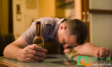 白酒喝了再喝啤酒对身体好不(喝啤酒又喝白酒对身好不好) 白酒喝了再喝啤酒对身体好不(喝啤酒又喝白酒对身好不好)