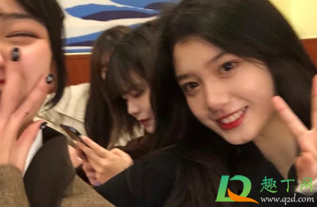 朋友脑闺蜜什么梗(闺蜜40个男朋友梗) 朋友脑闺蜜什么梗(闺蜜40个男朋友梗)