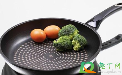 不粘锅为什么中间是凸起来的(为什么平底不粘锅的中间都凸起来?) 不粘锅为什么中间是凸起来的(为什么平底不粘锅的中间都凸起来?)