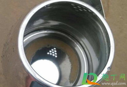 不锈钢热水壶里面的沉淀怎么清理(热水壶有沉淀物怎么办)