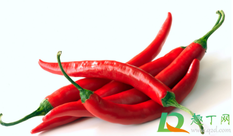 吃完辣椒喝水能减少对皮肤的刺激吗(喝辣椒水对身体的好坏)