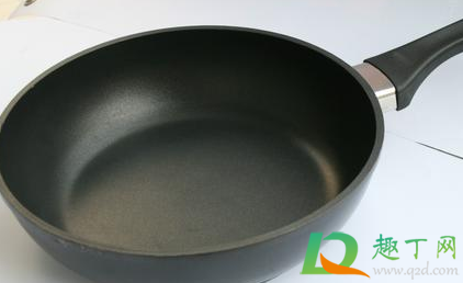 不粘锅炒菜不放油会粘锅么(不粘锅不放油会粘锅吗)