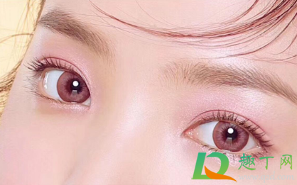 美瞳戴上雾蒙蒙怎么回事(美瞳戴上去雾蒙蒙的怎么回事)