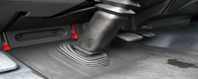 主动刹车的开启(停车自动刹车,启动自动开启刹车)