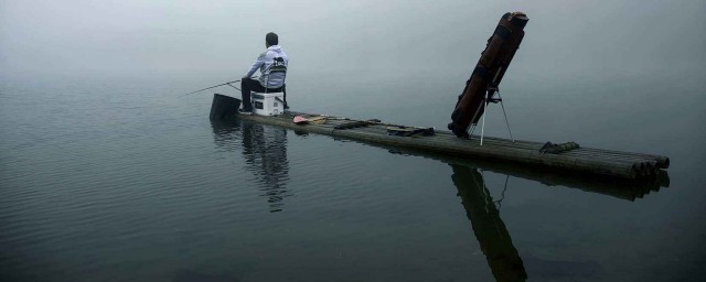 台钓上下钩之间的钩距调整方法(台钓双钩钩距)