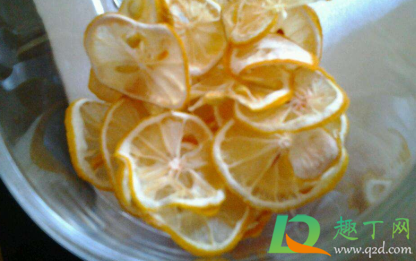 不锈钢热水壶里面的沉淀怎么清理(热水壶有沉淀物怎么办)