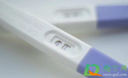 验孕棒可以喝水后测吗(喝完水再用验孕棒测有用吗)