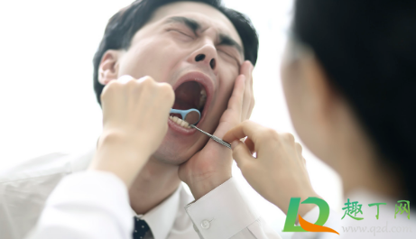 如何判断自己长智齿了(如何判断自己长智齿了,感觉脸一阵一阵的痛) 如何判断自己长智齿了(如何判断自己长智齿了,感觉脸一阵一阵的痛)