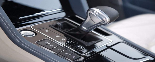 自动挡汽车转r档启动的伤害及汽车档位(自动挡r档启动对车有伤害吗)