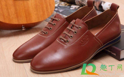 皮鞋进水后怎么除臭(皮鞋被水泡了,如何除臭) 皮鞋进水后怎么除臭(皮鞋被水泡了,如何除臭)