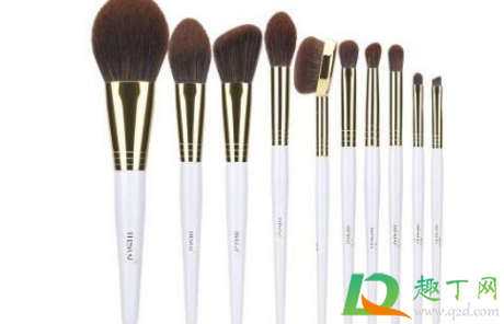 高光刷和腮红刷一样吗(高光刷可以用来打腮红吗)