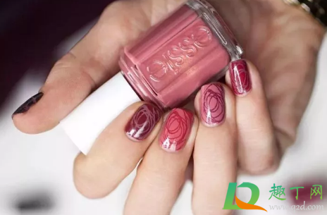 圣诞做什么美甲好看2020(2020最流行的美甲造型)