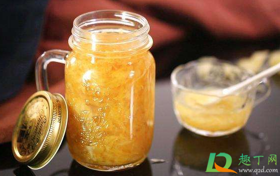 柚子皮泡水是用外皮还是里面的(柚子皮可以用开水泡吗)