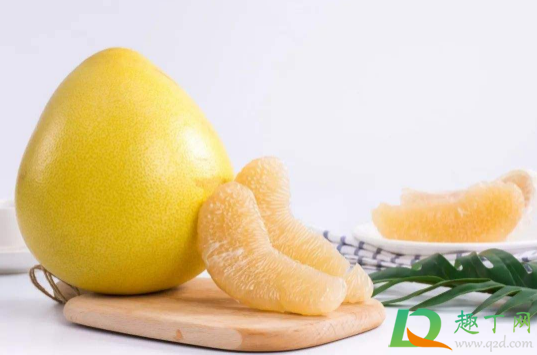 柚子的籽发霉了但是肉还是正常的还能吃吗(柚子外皮发霉了果肉没事还能吃吗) 柚子的籽发霉了但是肉还是正常的还能吃吗(柚子外皮发霉了果肉没事还能吃吗)