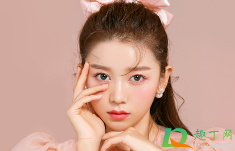 美瞳为什么贴不上眼球(美瞳戴不上去怎么办不粘眼球)