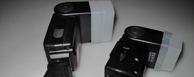 单反外接闪光灯怎样连接引闪器(单反如何连接外置闪光灯)