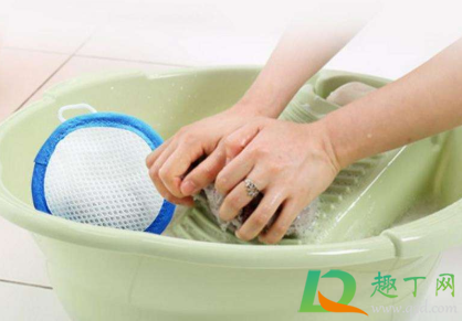 裤子上沾的油怎么洗掉(裤子上沾油如何清洗)