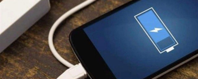 手机充电器怎么插不进去(手机充电器插不进去是怎么回事)