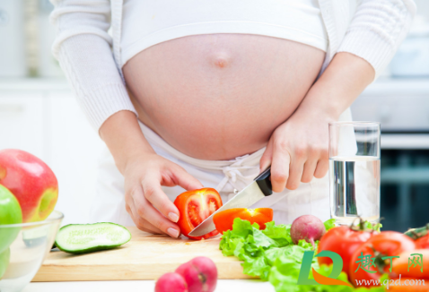 现在公务员可以生三胎吗(公务员必须生三胎)