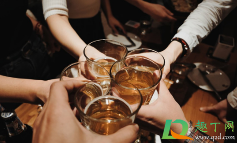 白酒喝了再喝啤酒对身体好不(喝啤酒又喝白酒对身好不好) 白酒喝了再喝啤酒对身体好不(喝啤酒又喝白酒对身好不好)