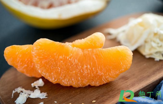 柚子底部有个洞可以吃吗(柚子上有洞)