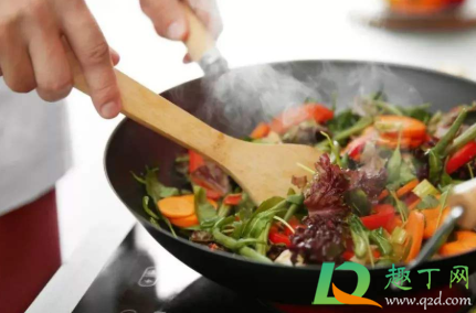 被锅烫了一下怎么处理(不小心被锅烫了怎么办)