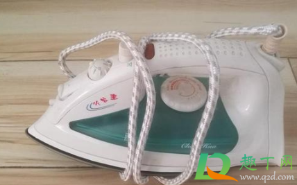 电熨斗漏水正常吗(电熨斗平放漏水正常吗)