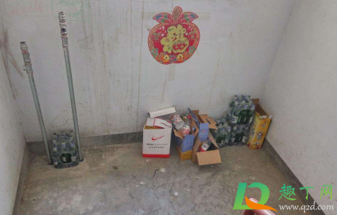 楼道里面堆放杂物怎么处理(楼道堆杂物怎么办)