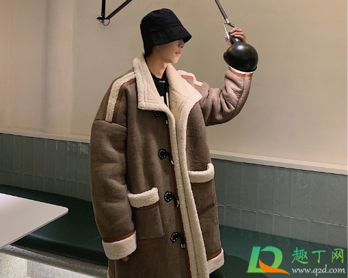 麂皮绒大衣保暖吗(麂皮绒大衣是什么材质)