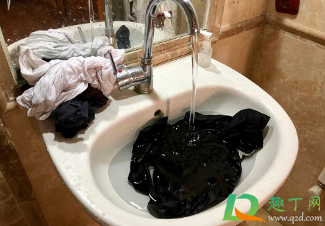 裤子被漂渍液褪色怎么解决(裤子被汗渍拿掉色怎么办)