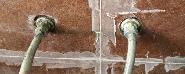 打孔过程中动作一定要轻柔(打孔的注意事项)