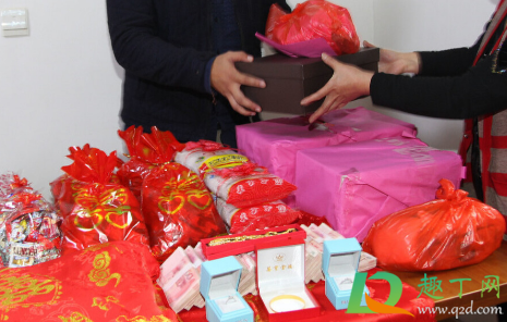 彩礼是自己谈还是父母谈(彩礼是两个人谈还是父母谈)